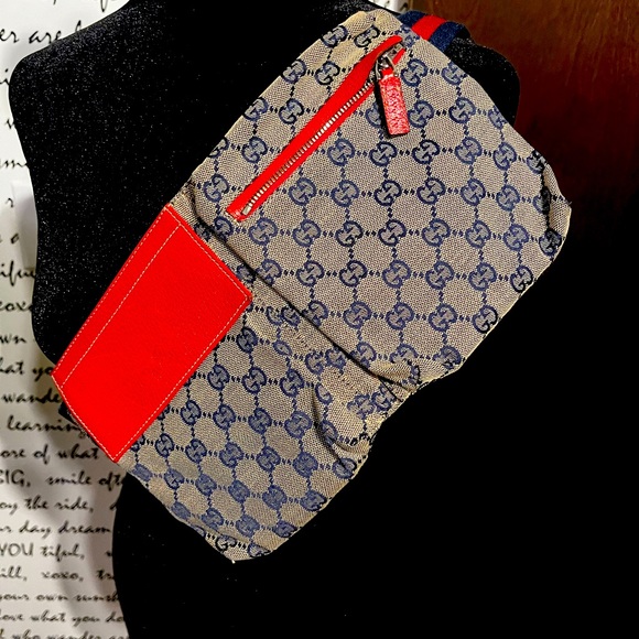 Authentic GENTLY used Gucci Waist/Fanny Pack Canvas Leather Red & Blue Pouch - Picture 1 of 7
